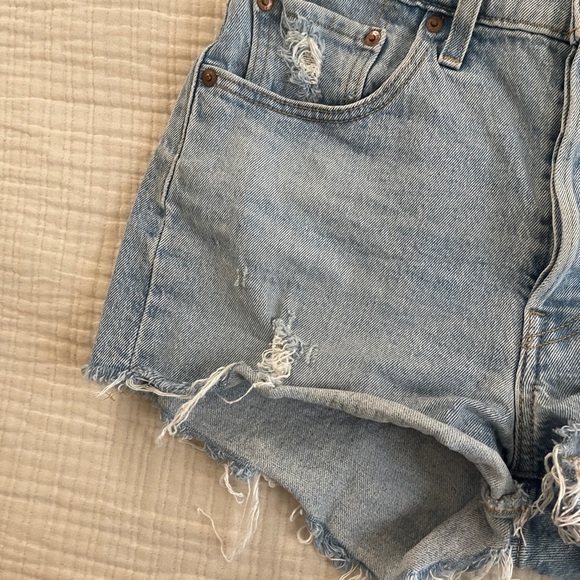Levi's Women's light Blue Denim Shorts size 28 - Picture 5 of 8